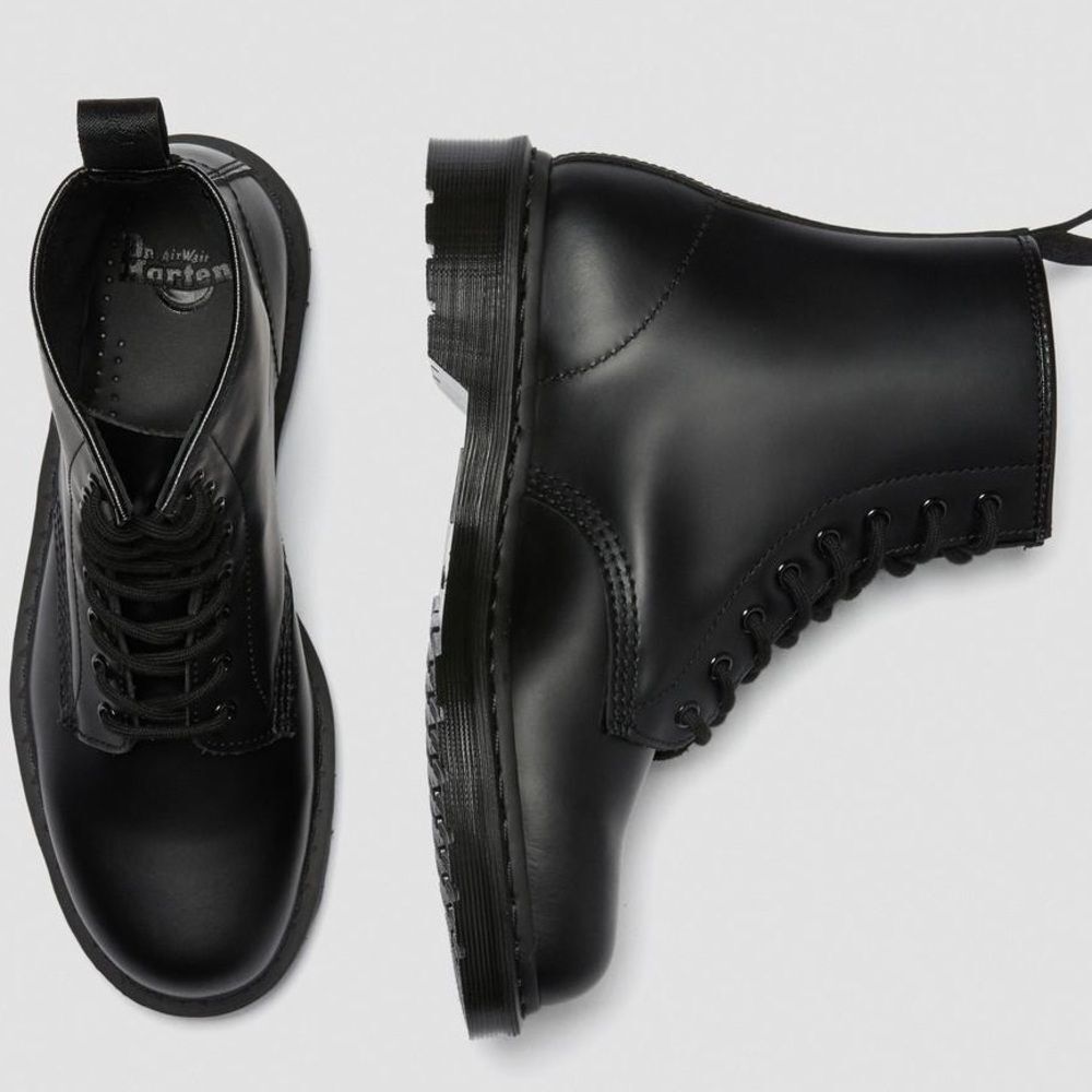 DR. MARTENS Leather Boots!